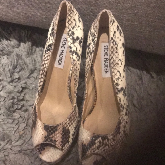 Shoes - Picture 2 of 4